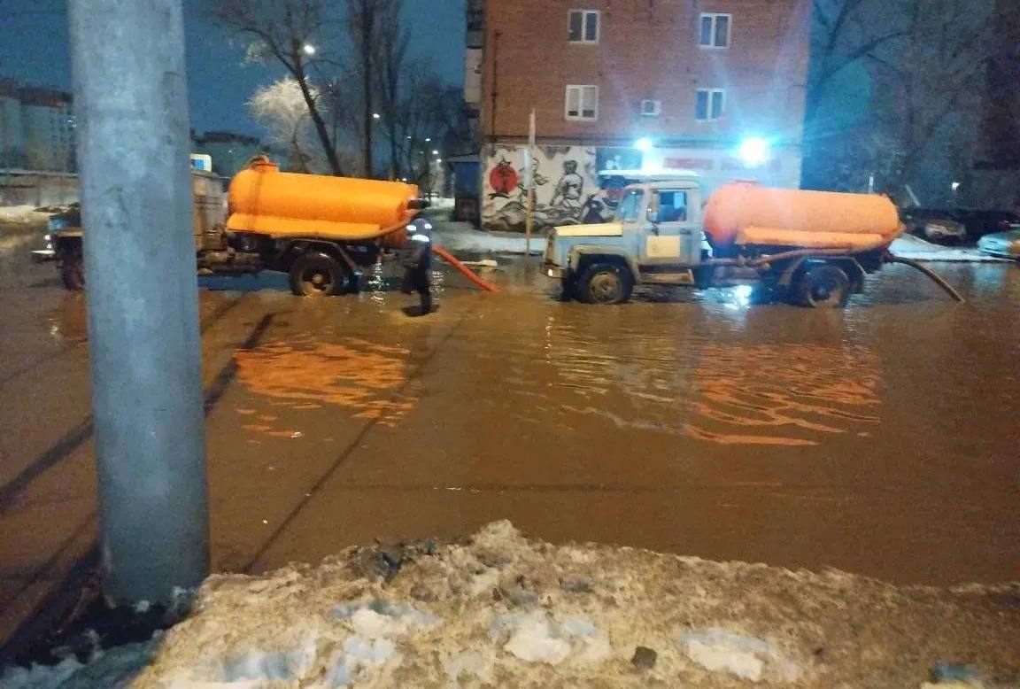 В Саратовской области поплыли крупнейшие города В Саратовской области поплыли крупнейшие города